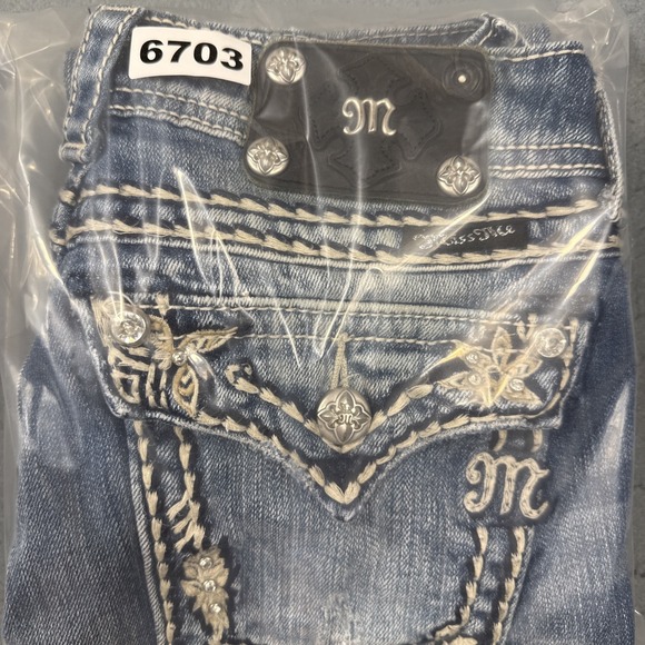 Miss Me Easy Capri Jeans Women 27 Distressed Embellished THICK STITCHING - Picture 10 of 10